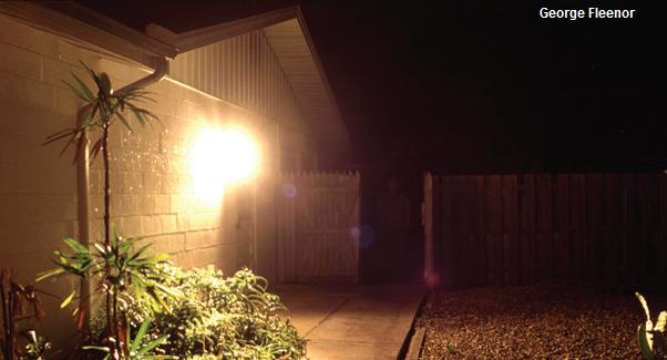 Glare lights create
shadows which can hide intruders.